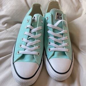 Converse Chuck Taylors Wmn Size 8 - aqua/turquoise